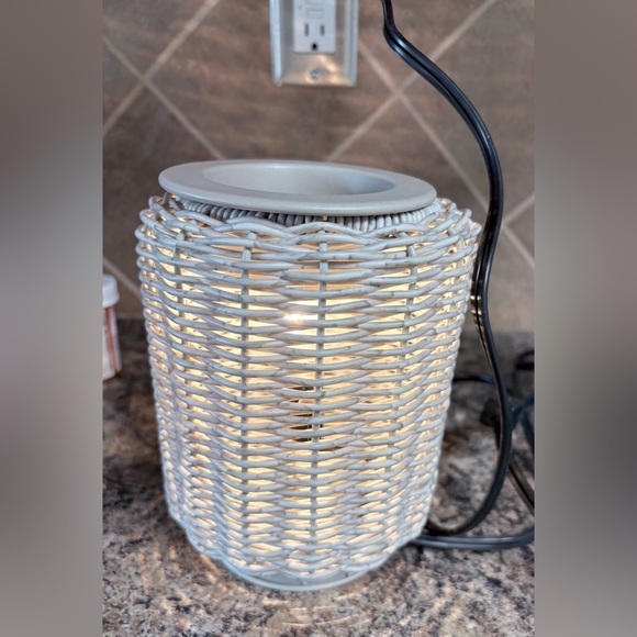 IllumiScents Wicker Wax Warmer - Grey - Picture 2 of 4